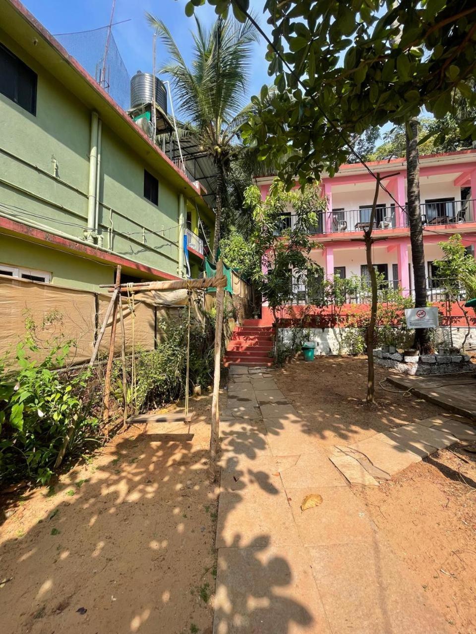 Pogo's Mountain House - A Part Of The 12 Monks Family * Arambol